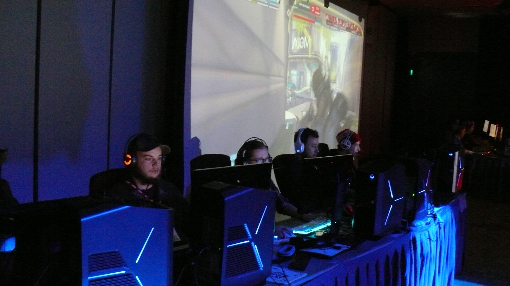米博体育 Esports Team Participating at an event