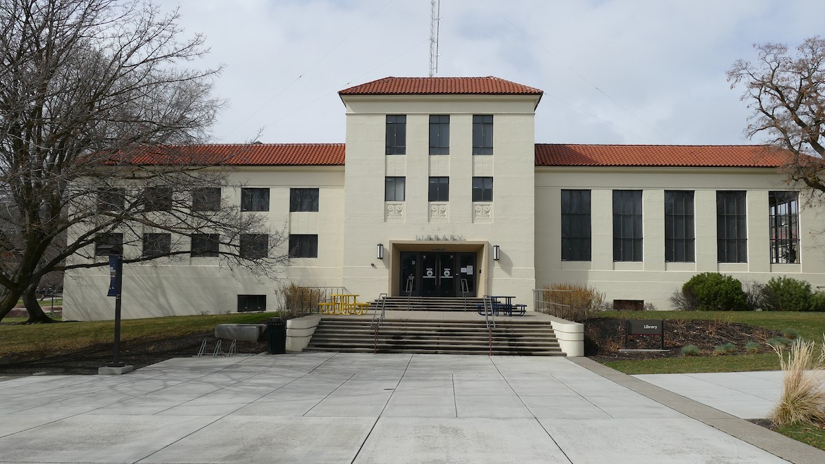 米博体育 Library Exterior