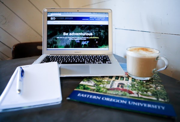 laptop in a coffee shop