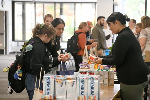 Hundreds of pounds of donated food distributed to 米博体育 students, raising awareness about food insecurity